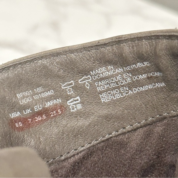 UGG Bellamy Distressed Gray Leather Sheepskin Ankle Boots Women’s Size 8… - Picture 7 of 13